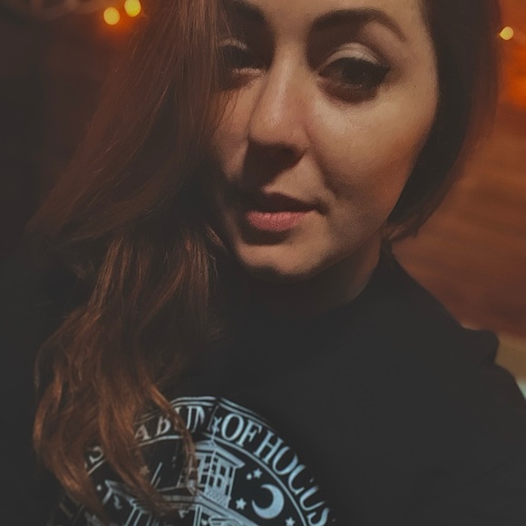 Profile Picture of Hali Barron (@halibee23) on Poshmark