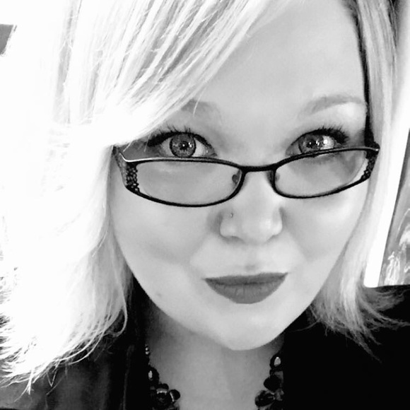 Profile Picture of Jordan Leideritz (@shopgrl22) on Poshmark