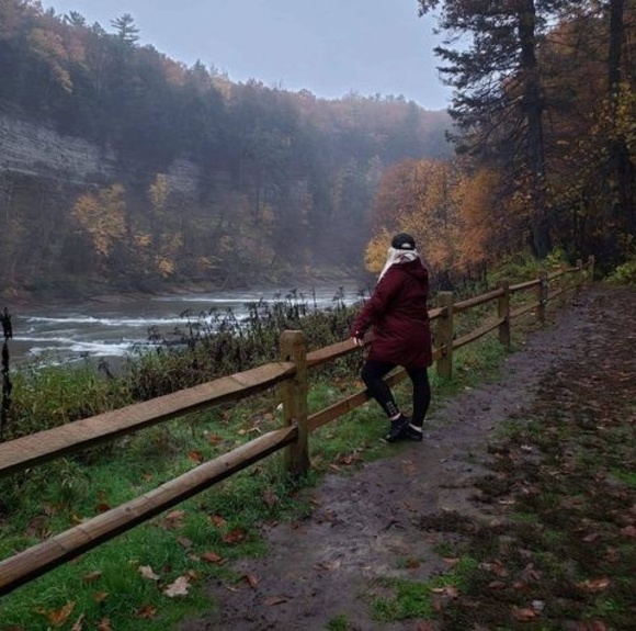 Profile Picture of Becca Okiec (@rokiec1998) on Poshmark