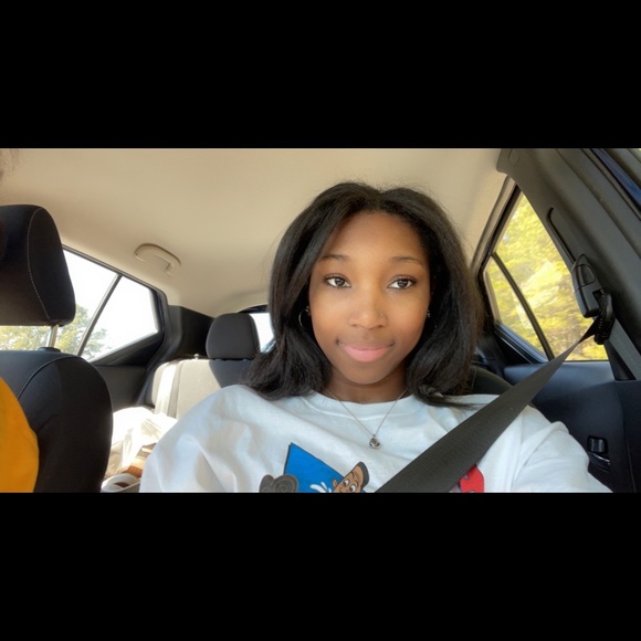 Profile Picture of Jasmine Usher (@jasmine_usher) on Poshmark