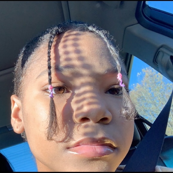 Mia Barber - Poshmark Profile Picture of Mia Barber (@tiny_mia) on Poshmark