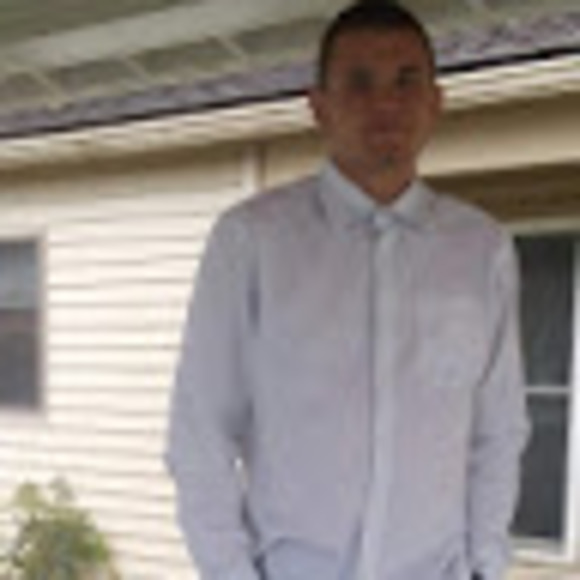 Profile Picture of Alex Masters (@alex_masters) on Poshmark