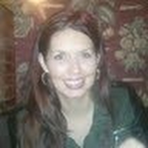 Profile Picture of Sara Fudjack (@sfudjack) on Poshmark