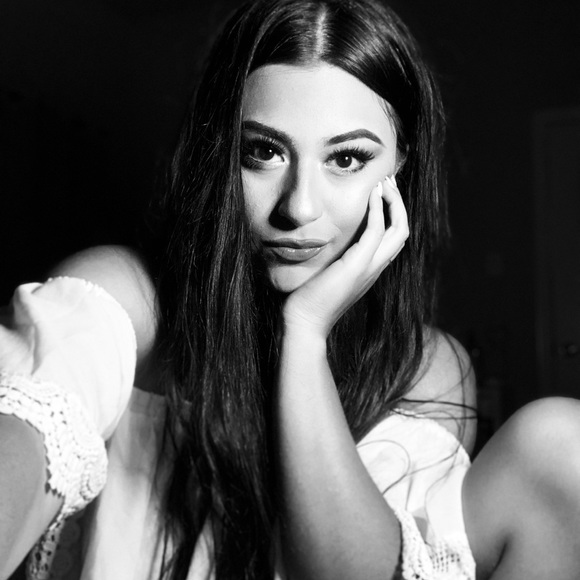 Profile Picture of Leah Iturralde (@leahsiturralde) on Poshmark