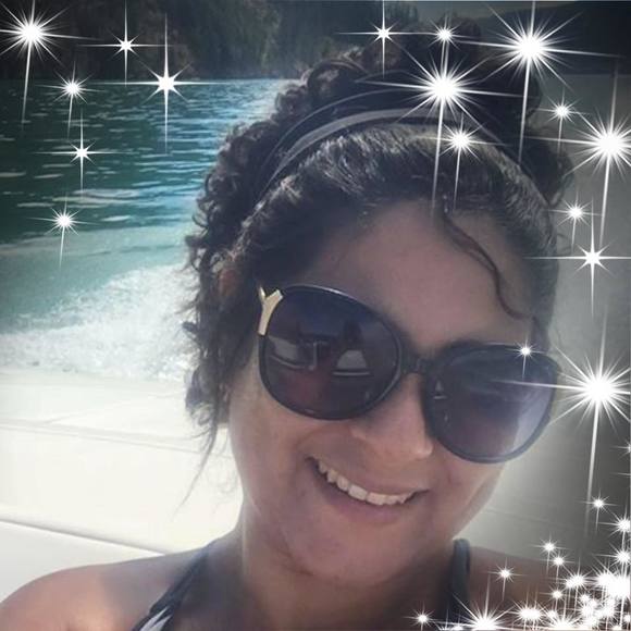 Profile Picture of Monique Anjos (@evamoniqueg) on Poshmark