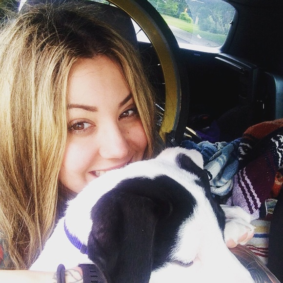 Profile Picture of Nik Benevides (@kitax151) on Poshmark