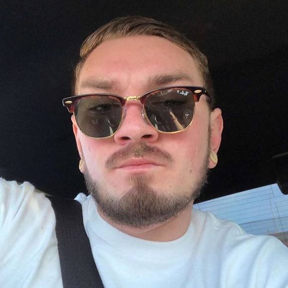 Profile Picture of Kevyn Hendrix (@kvanzoo) on Poshmark