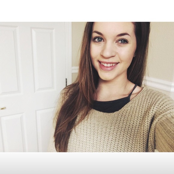 Profile Picture of Chelsea Wasmundt (@xochelsealeann) on Poshmark