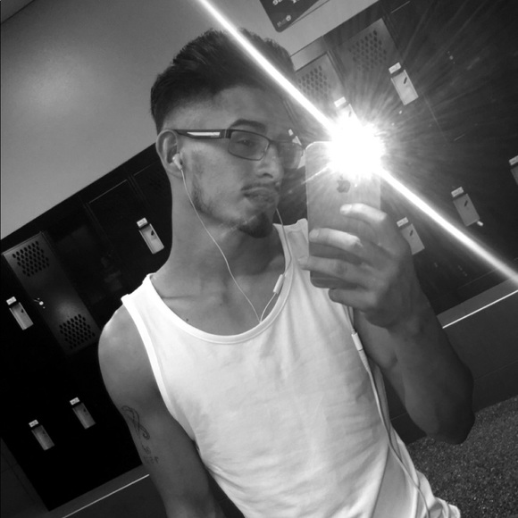 Profile Picture of Brandon Lopez (@lilbthegod) on Poshmark