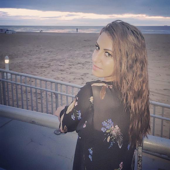 Profile Picture of Toni Stoyanova (@tlowery91) on Poshmark