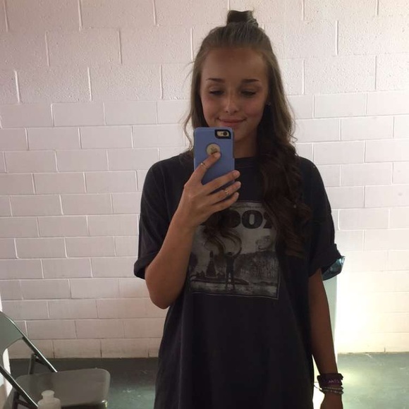 Profile Picture of Ally Huizer (@allyhuizer) on Poshmark