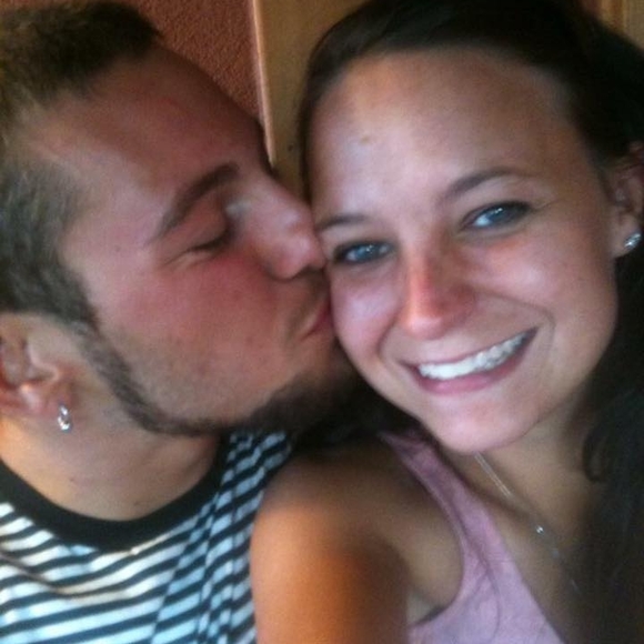 Profile Picture of Amanda Colgate (@littlebitts1988) on Poshmark