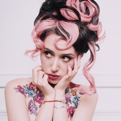 Profile Picture of Катя Клэп (@Kate_Clapp) on Twitter