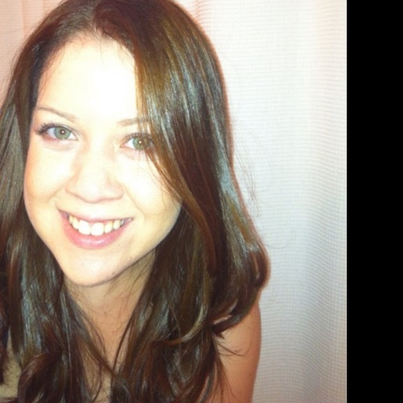 Profile Picture of Cristal Perez (@perezcristal81) on Poshmark