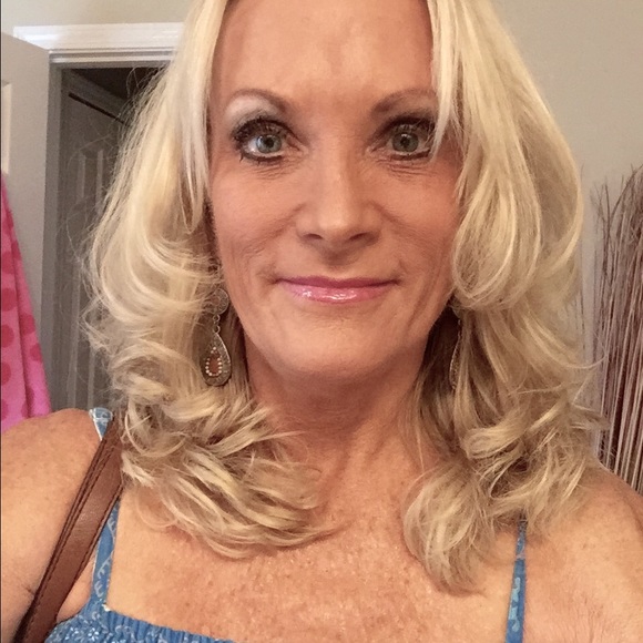 Profile Picture of Lee ann Lee ann (@leeann59) on Poshmark