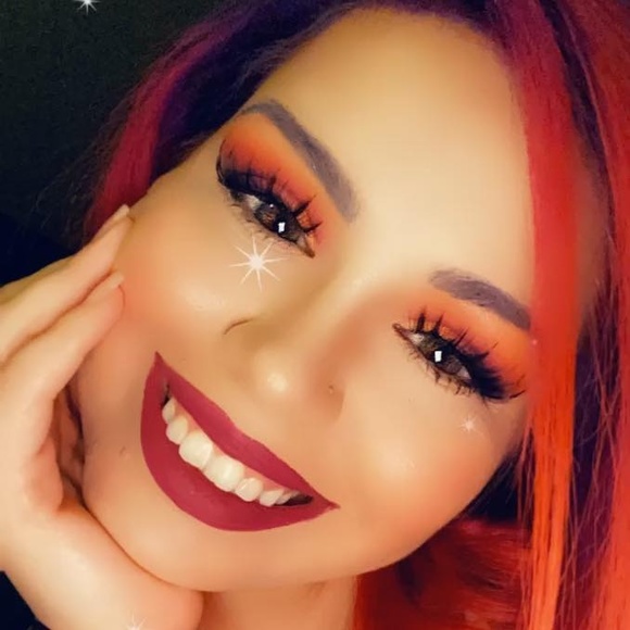 Profile Picture of Christina Bolanos (@tinabolanos21) on Poshmark