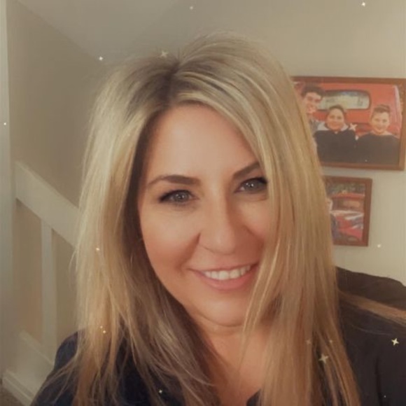 Profile Picture of Aimee Nizio watson (@aimee1215) on Poshmark