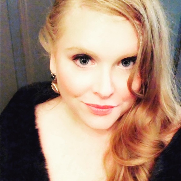 Profile Picture of Christine Kringen (@cakringen) on Poshmark