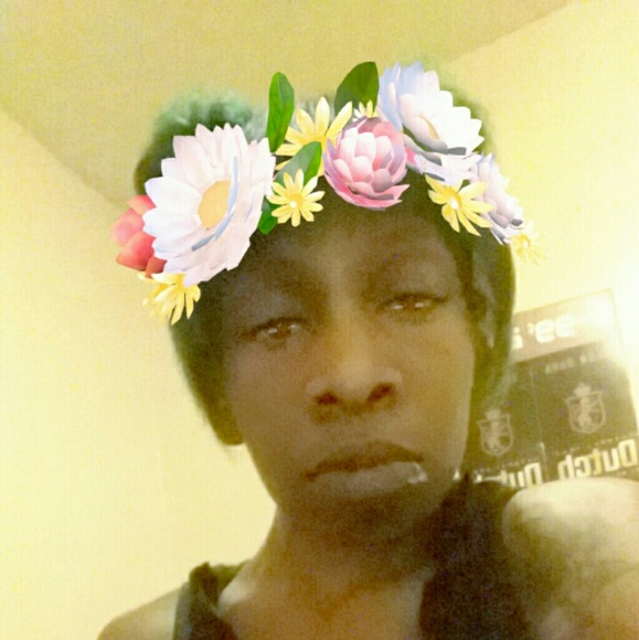 Profile Picture of Jasmine Abbott (@bunbunzz1994) on Poshmark