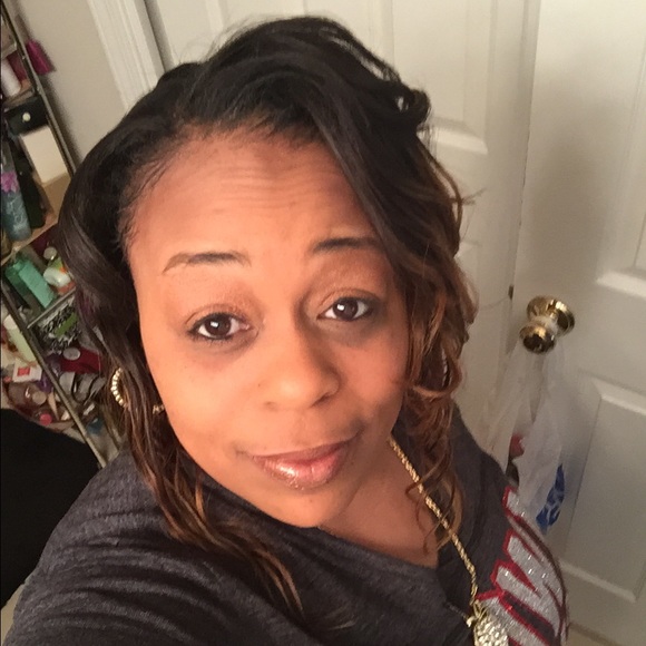 Profile Picture of Kimberly Abrams (@abrams1) on Poshmark