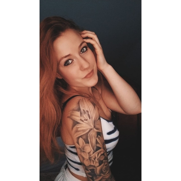 Profile Picture of Amber Barcomb (@abarcomb23) on Poshmark