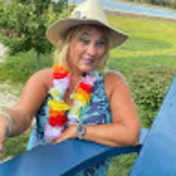 Profile Picture of Pamela Walkowiak (@pamelawalkowiak) on Poshmark