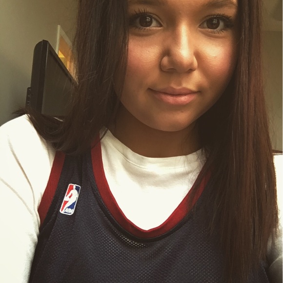 Profile Picture of Lizzie Bobkovich (@liz_bobkovich) on Poshmark