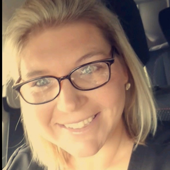 Profile Picture of Kellie Shirley (@kellies1984) on Poshmark