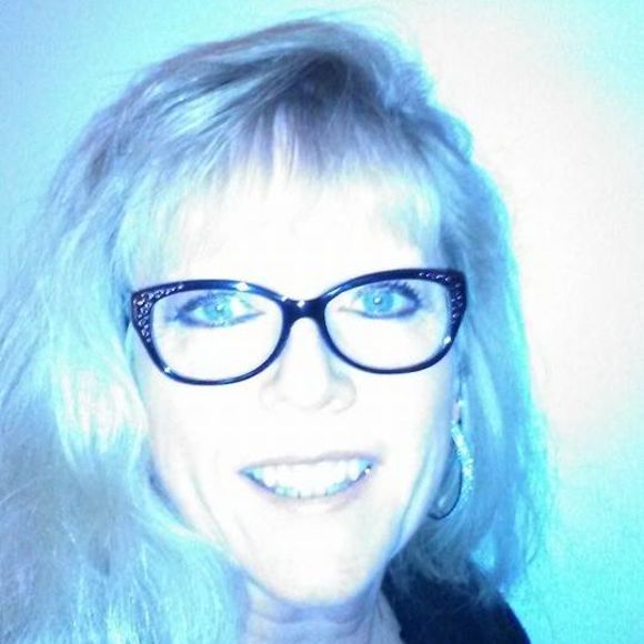 Profile Picture of Jeanette Warren (@jeanette21411) on Poshmark