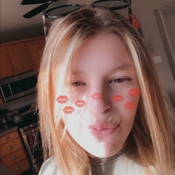 Kate Borrows - Poshmark Profile Picture of Kate Borrows (@kborrows17) on Poshmark