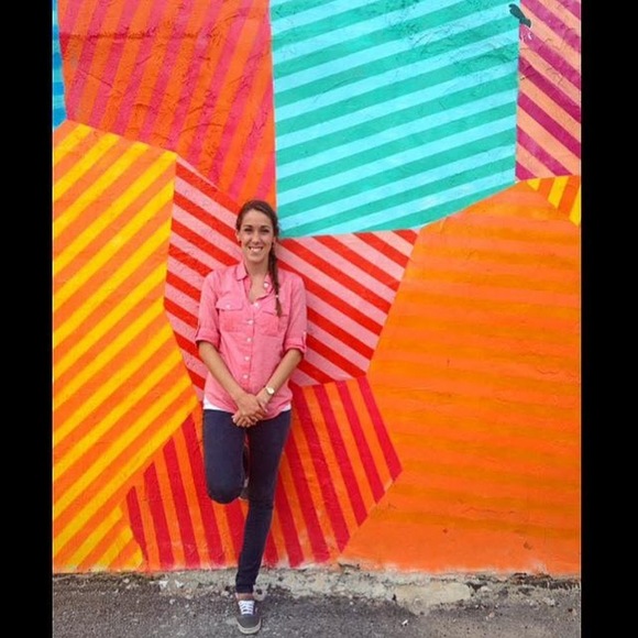 Profile Picture of Jamie Mineart (@jamiemineart) on Poshmark