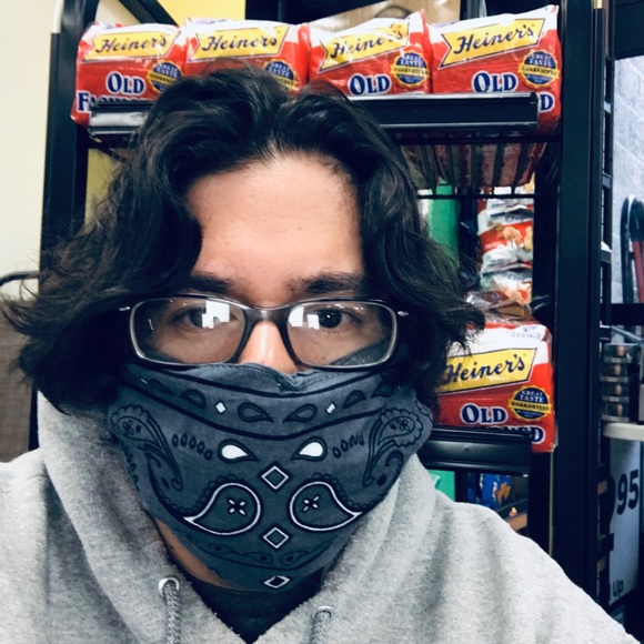 Profile Picture of Chris Puff (@puffsdeals) on Poshmark