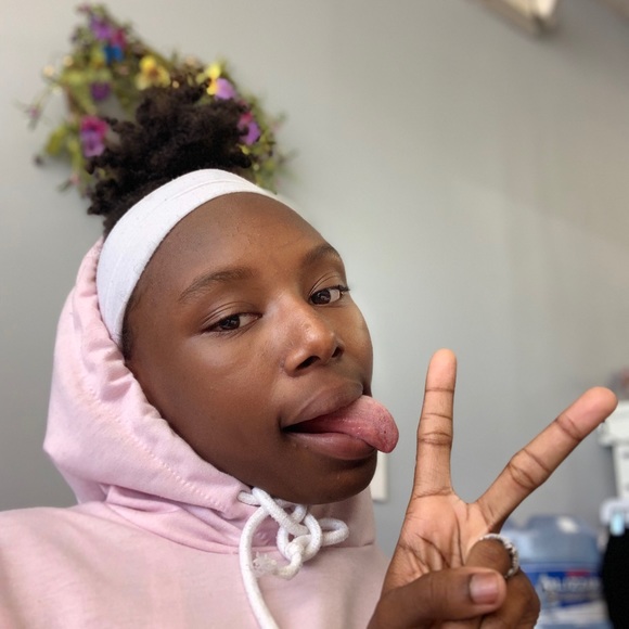 Profile Picture of Harmony Blaine (@itsharmony_) on Poshmark