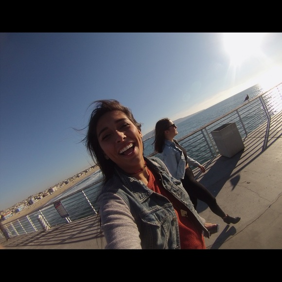 Profile Picture of Alexia Castaneda (@alexiacas) on Poshmark