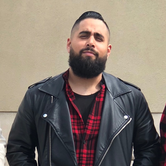 Raymond Rojas - Poshmark Profile Picture of Raymond Rojas (@ray07sd) on Poshmark