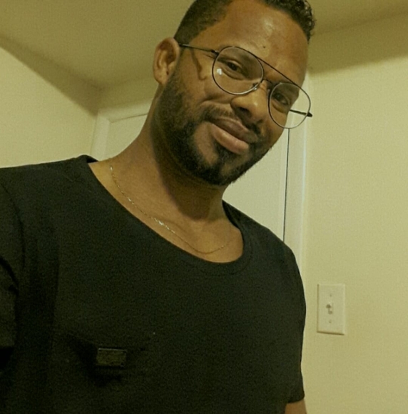 Profile Picture of Leandro Weverson (@weverson) on Poshmark