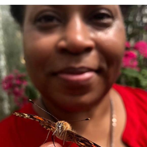 Angela Deggs - Poshmark Profile Picture of Angela Deggs (@eeggsmiami) on Poshmark