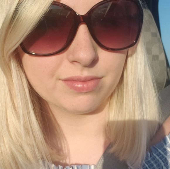 Profile Picture of Taylor Jeffreys (@tjeffreys99) on Poshmark