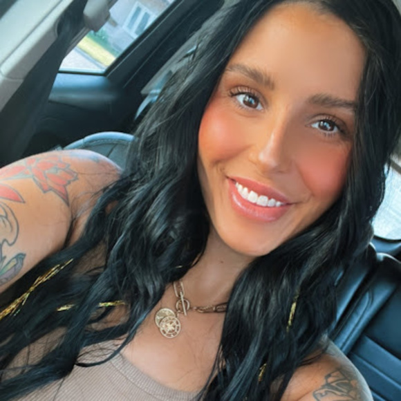 Profile Picture of Kendra Jungers (@kennny96) on Poshmark