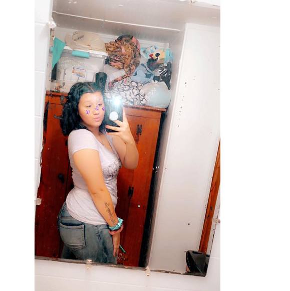 Profile Picture of Autumn Yardy (@ayardy01) on Poshmark