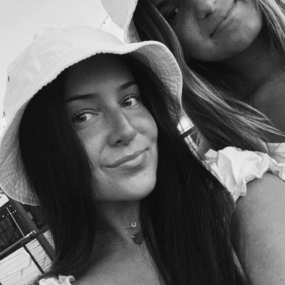 Profile Picture of Carly Wallace (@carly_wallace) on Poshmark