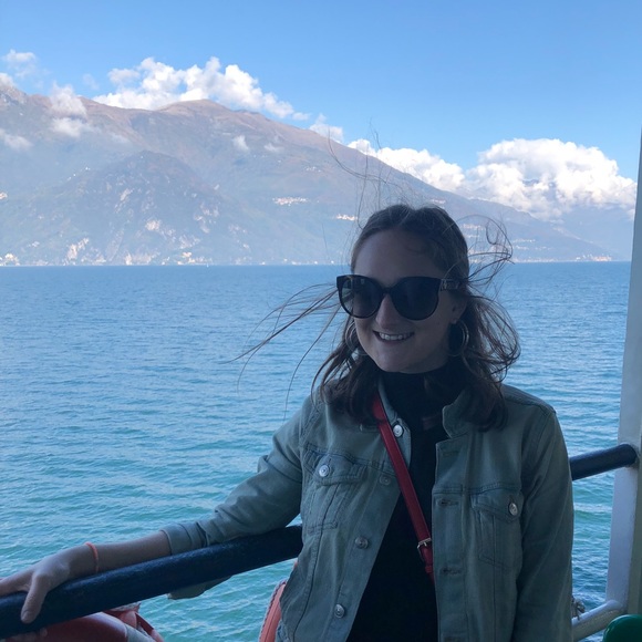 Profile Picture of Mia Jacobson (@mgwj1001) on Poshmark