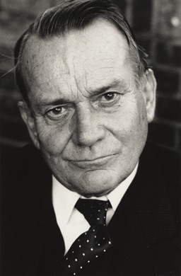 Profile Picture of Denholm Elliott - Wikipediaon Wikipedia