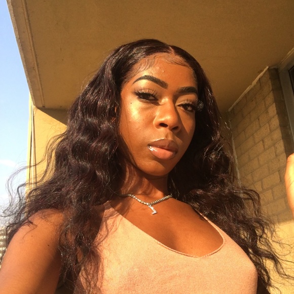 Profile Picture of Leah Currency (@leahcurrencyy) on Poshmark