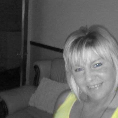 Profile Picture of Lorraine Mack (@lorranepugs) on Twitter
