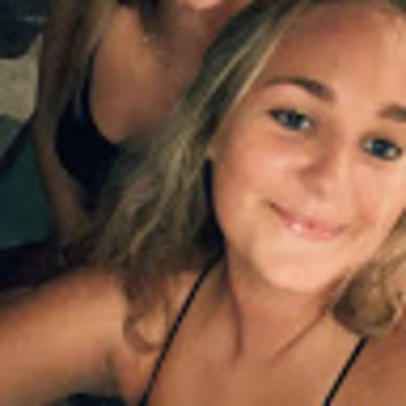 Profile Picture of Olivia Ochsner (@livochsner) on Poshmark