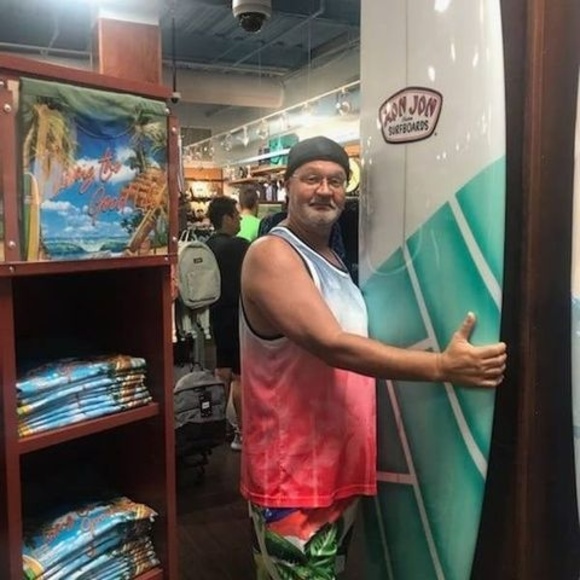 Profile Picture of Robert Bunce (@robertbunce) on Poshmark