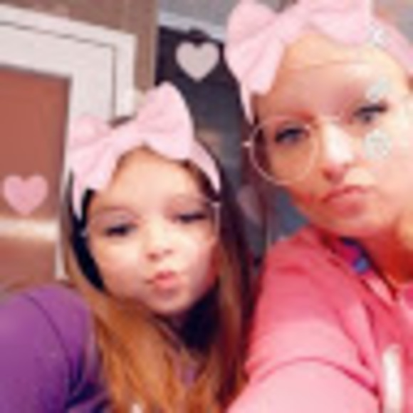 Profile Picture of Beth Walden (@1anonlybabygurl) on Poshmark