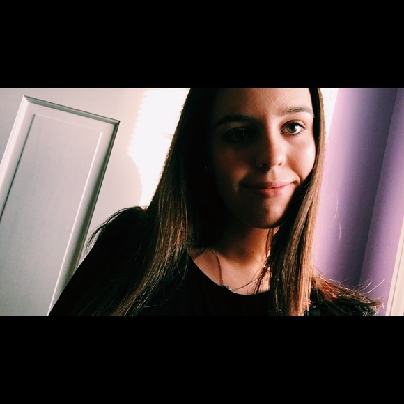 Profile Picture of Lindsey Foutch (@lindseyfoutch) on Poshmark