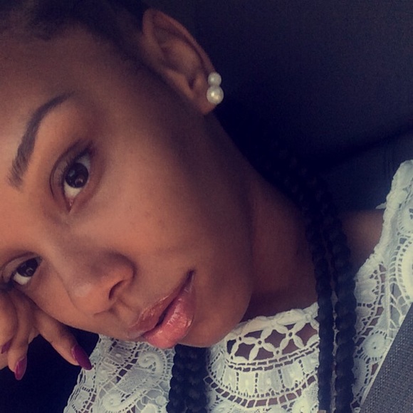 Profile Picture of Julianna Morgan (@bossju) on Poshmark